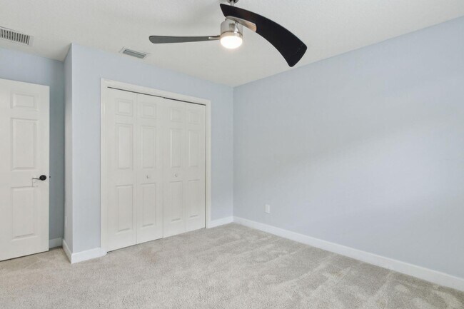 Building Photo - 14617 E Zachary Dr