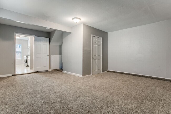 Building Photo - 4-BEDROOM ON CUL DE SAC IN SUNRISE