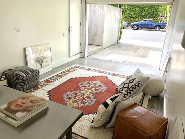 Bonus Room, Converted Garage - 522 N Roxbury Dr