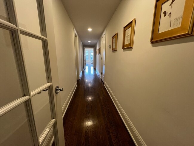 Building Photo - 5120 S Kenwood Ave