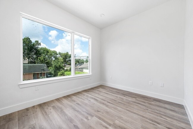 Building Photo - 3619 Bremond St