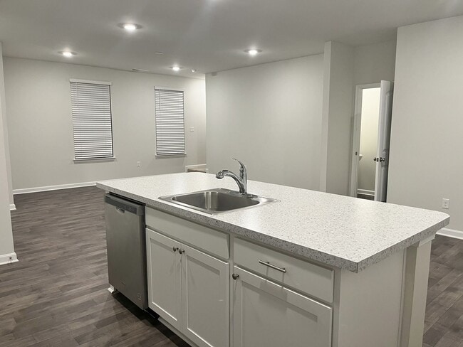 Building Photo - Camden Townhouse