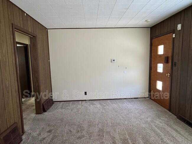 Building Photo - 349 St Leger Ave
