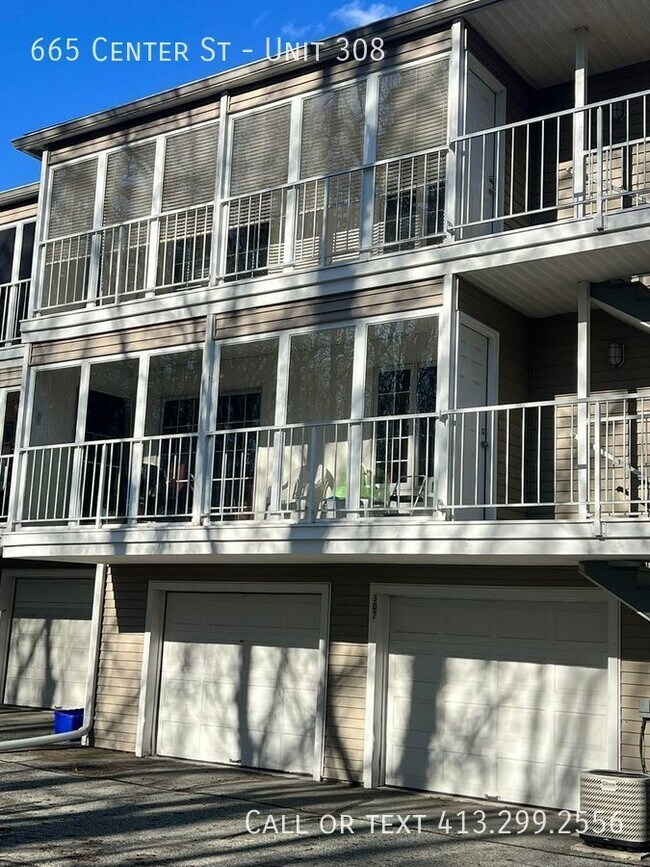 Building Photo - 665 Center St