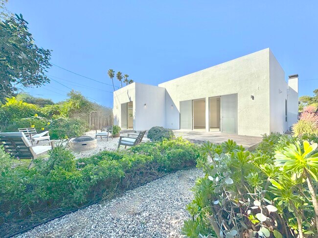 Building Photo - 12452 Beatrice St