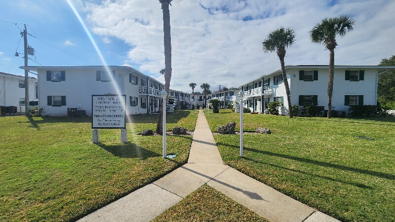 Building Photo - 1750 S Palmetto Ave