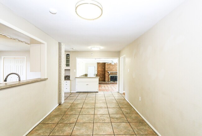 Building Photo - 2517 33rd St