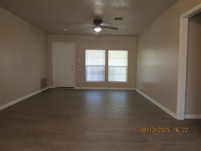 Building Photo - Move In Special: $250 off on The First Full Month' Rent!
