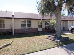 Building Photo - 2 Bedroom Condo With Garage and Lake Views