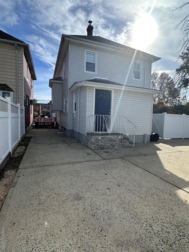 Building Photo - 154 Grant Ave