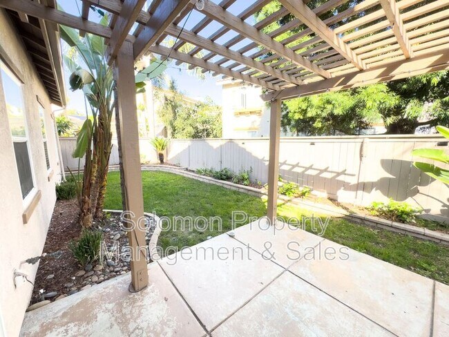 Building Photo - 6076 Paseo Carreta