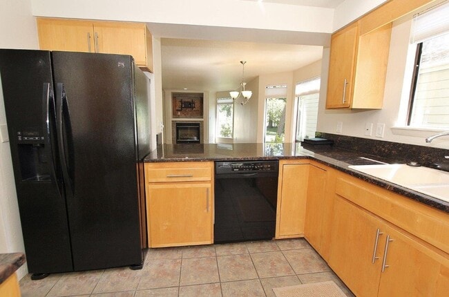 Building Photo - Premier End-Unit Condo in River Run