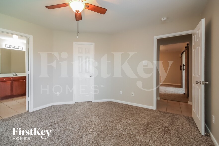 Building Photo - 9518 Peridot Green Dr