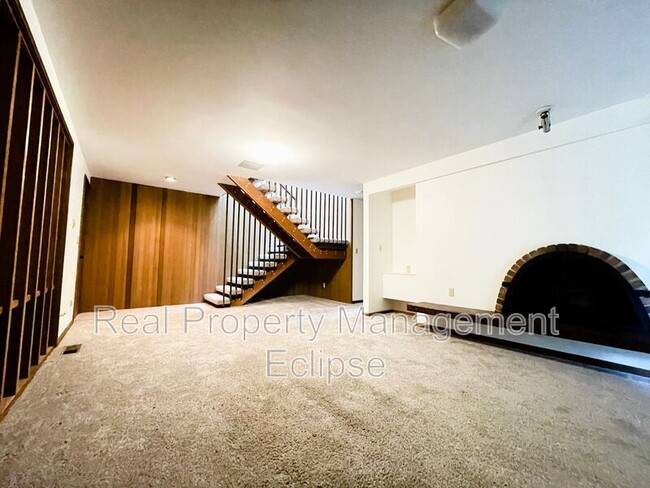 Building Photo - 11105 SE 59th St