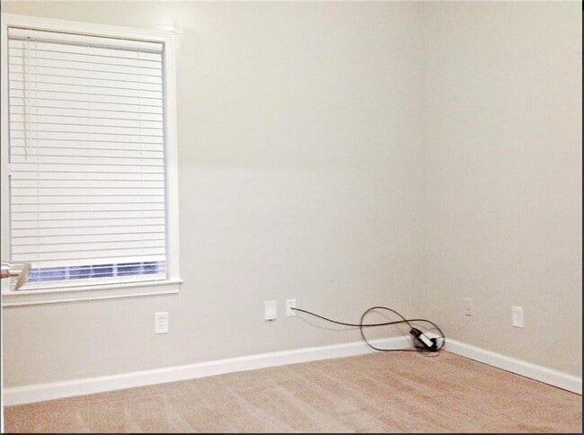 Building Photo - 218 Barfield Ave SW