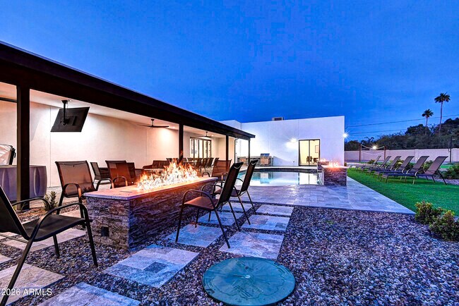 Building Photo - 6401 E Larkspur Dr