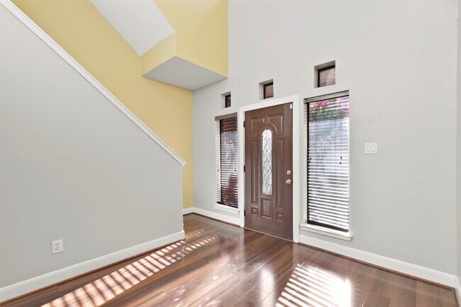 Building Photo - 9810 Marlink