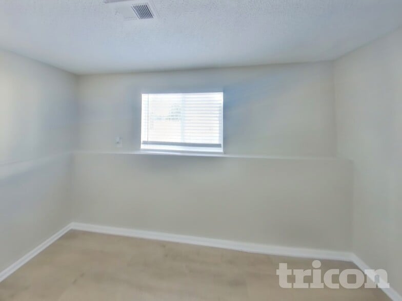 Building Photo - 6650 Brook Forest Dr