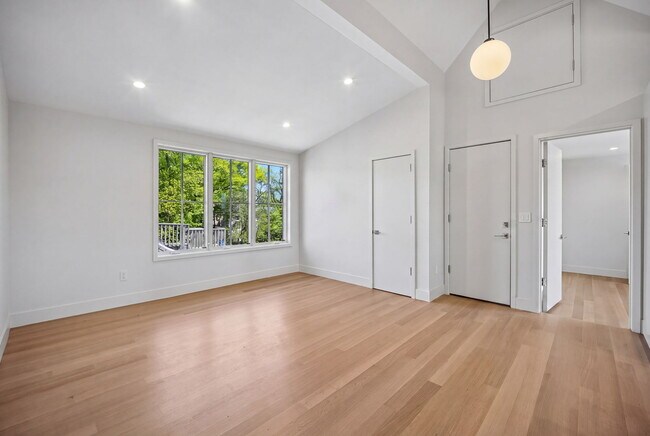 Building Photo - 75 Midland Ave