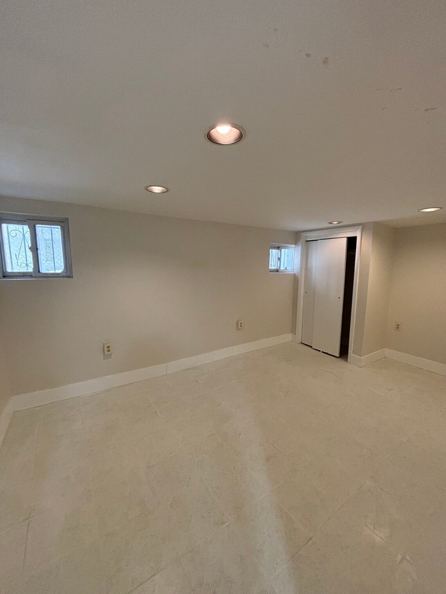 Building Photo - 167 Shephard Ave