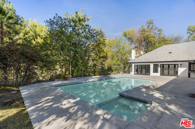 Building Photo - 3217 Hutton Dr