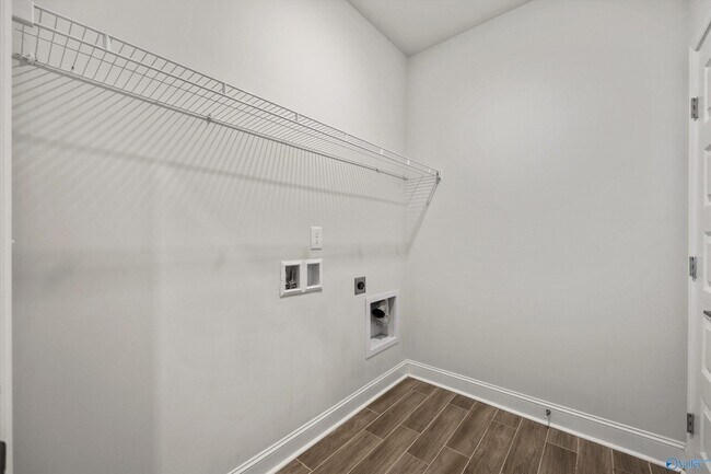 Building Photo - 17246 Chelsea St