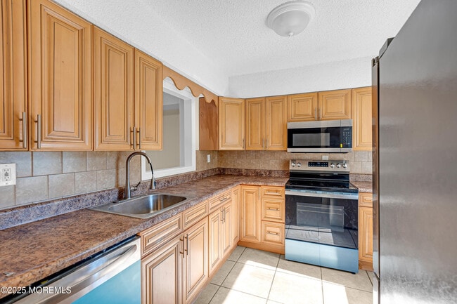 Building Photo - 10 Foxwood Ct