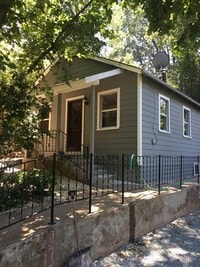 Building Photo - 334 1/2 Marshall St