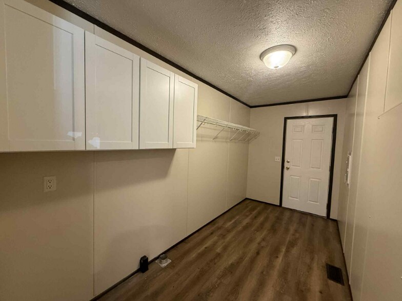 Building Photo - 1236 N Oaklane Rd