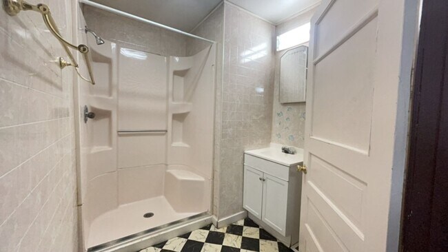 Building Photo - 1611 S Madison St