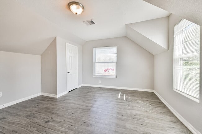 Building Photo - 424 S Broadway St