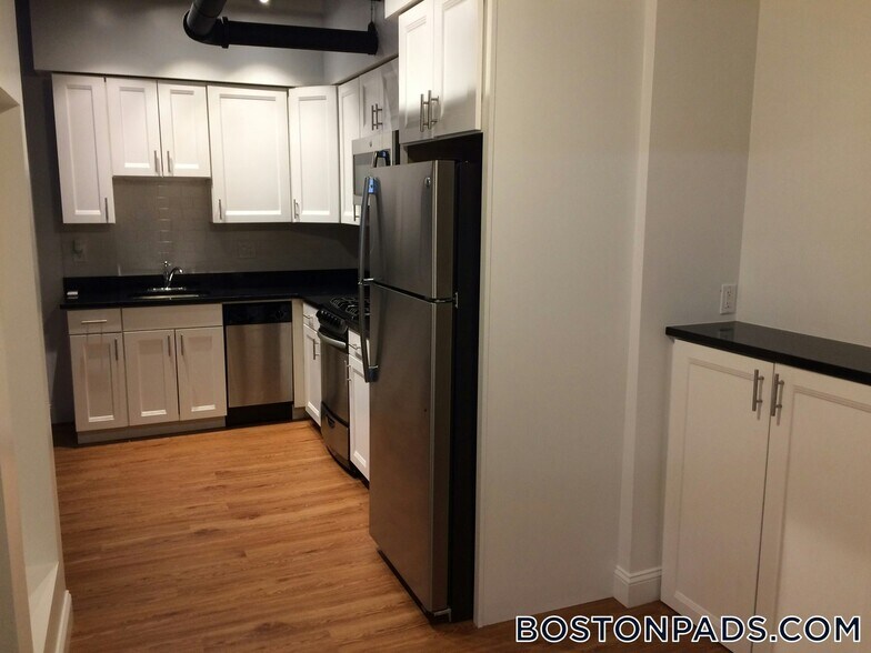 Building Photo - 149 Park Dr