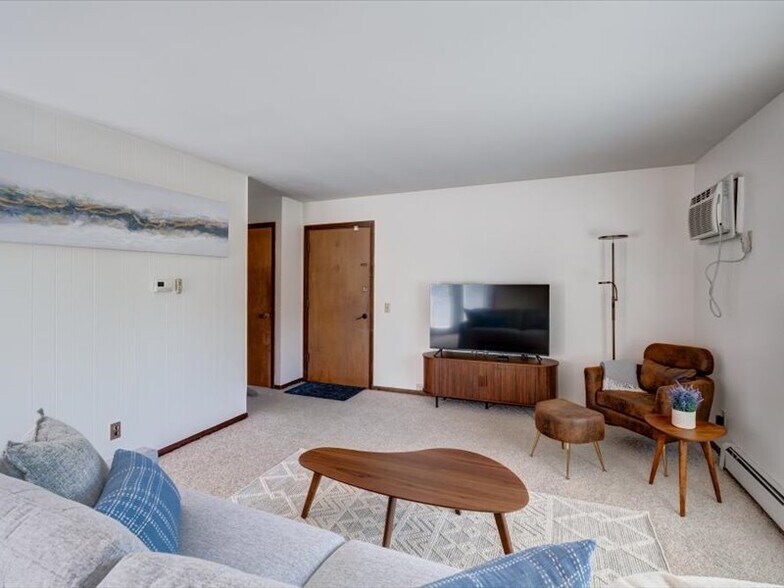 Building Photo - 7203 Fortune Dr