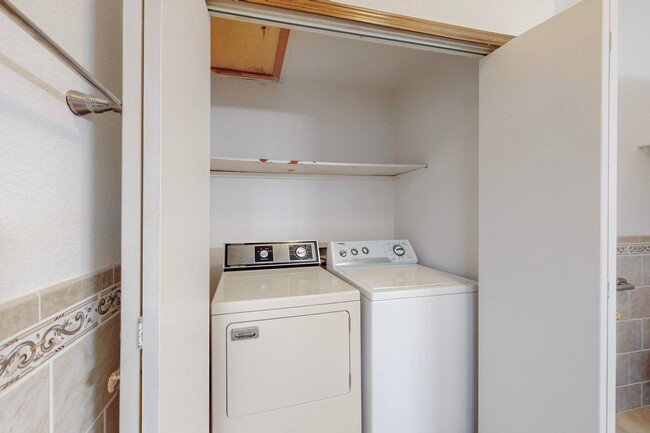 Building Photo - Charming 3 bedroom 2 bath home in Northeas...