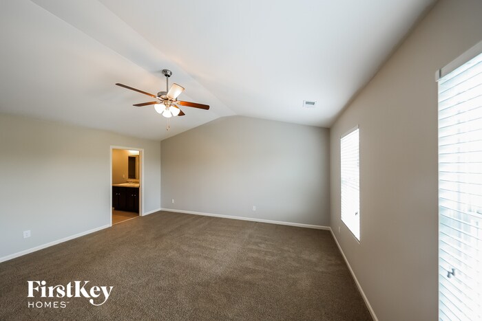 Building Photo - 940 Valley Cir