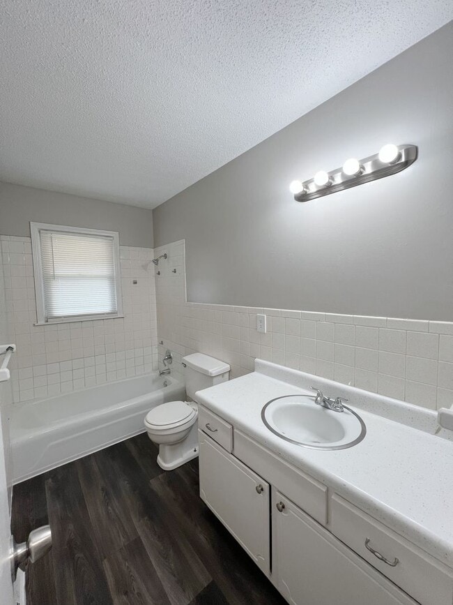 Building Photo - SEE IT NOW: Beautiful 2-Bedroom Home in Lo...