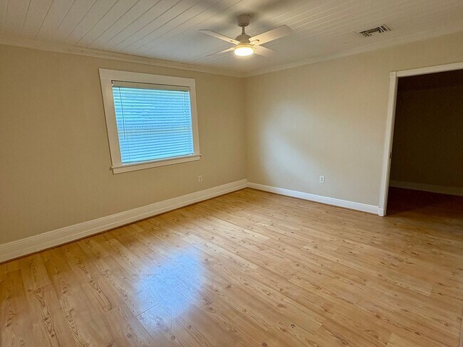Building Photo - 3/2 Jensen Beach Home with fenced yard and no HOA
