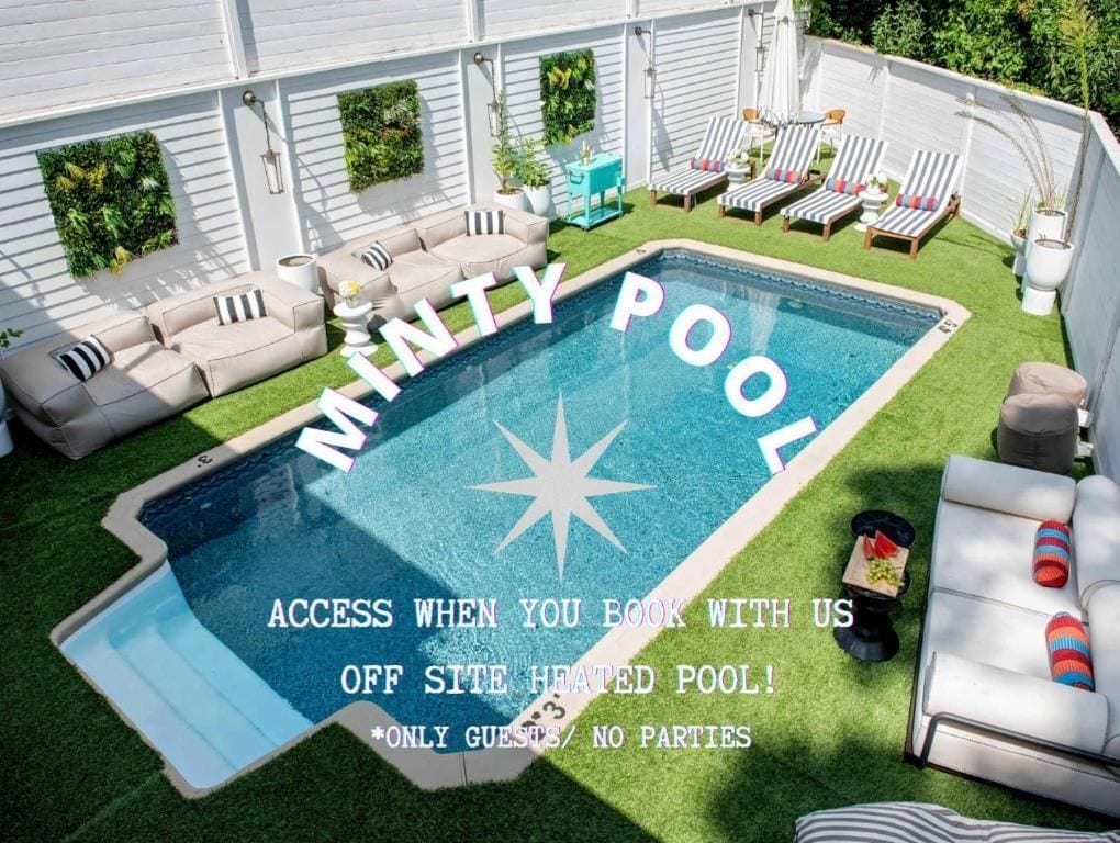 Building Photo - 1008 Albion Ave NE