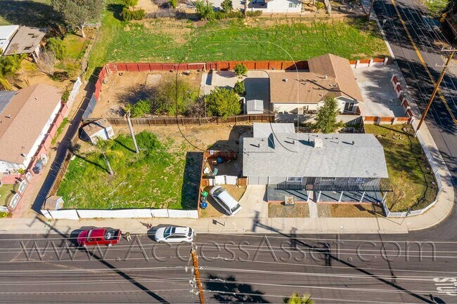Building Photo - 402 Davis St
