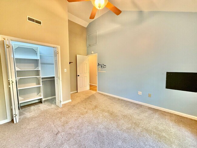 Building Photo - 309 Bullrun Valley Dr