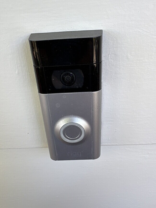 Building Photo - *Move-In Special* Charming 3 bed, 2 bath with office on San Carlos Border