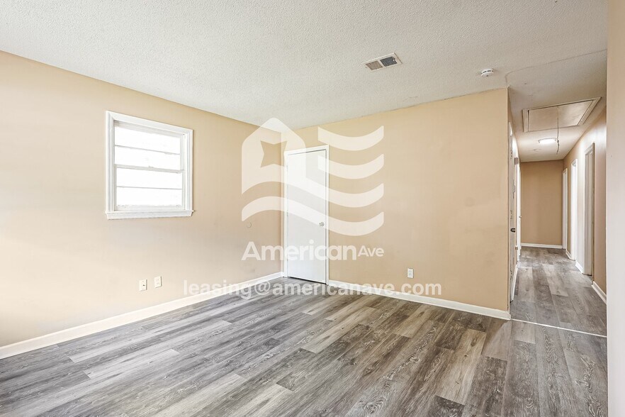 Building Photo - 144 Charmont Dr