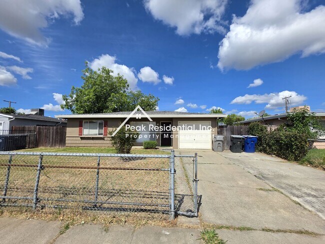 Building Photo - A Charming 3bd/1ba Fruitridge Manor Area Home with Garage