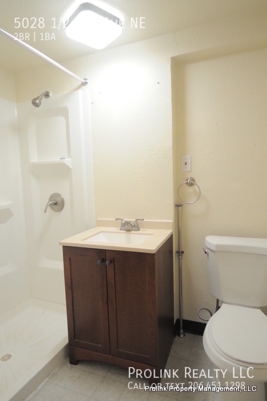 Building Photo - 5028 1/2 9th Ave NE-