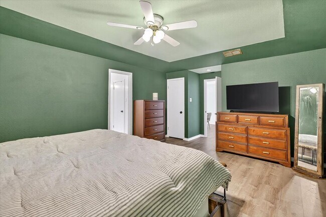 Building Photo - 5410 Fox Run Dr