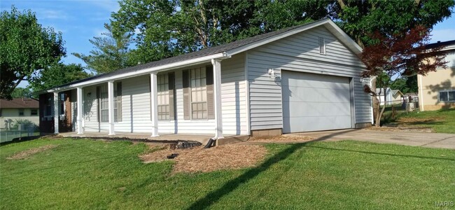 Primary Photo - 15 Sunnyfield Rd