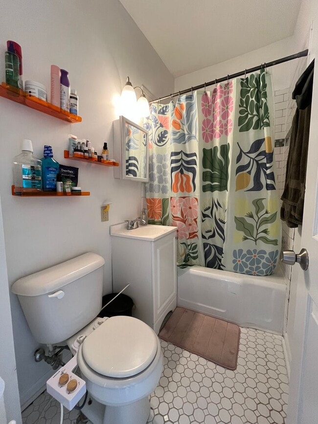 Building Photo - 1209-09B E Kane Pl