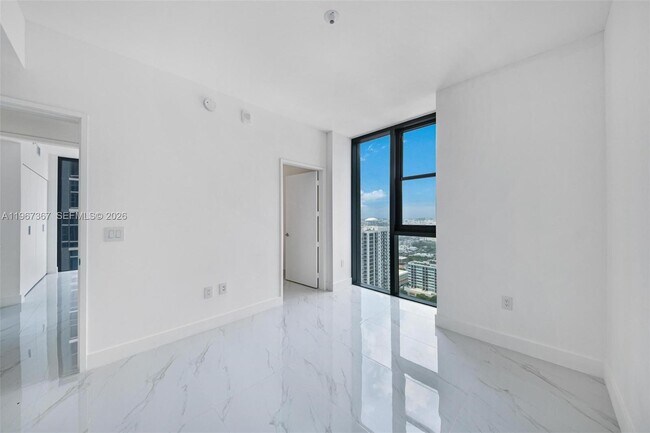 Building Photo - 700 NE 24th St