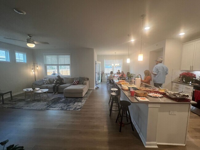 Building Photo - 3 Bedroom Single Family Home in Whitsett