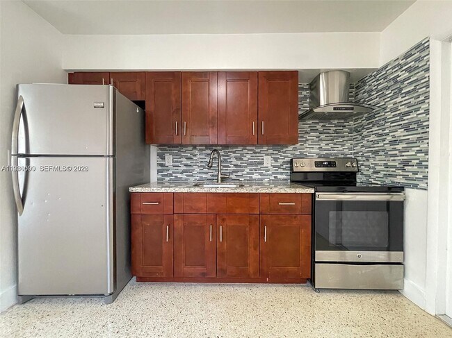 Building Photo - 514 NE 4th Ave